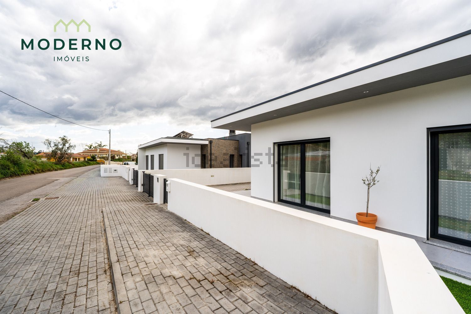 小楼房或独栋别墅出售在Rua principal - 外立面