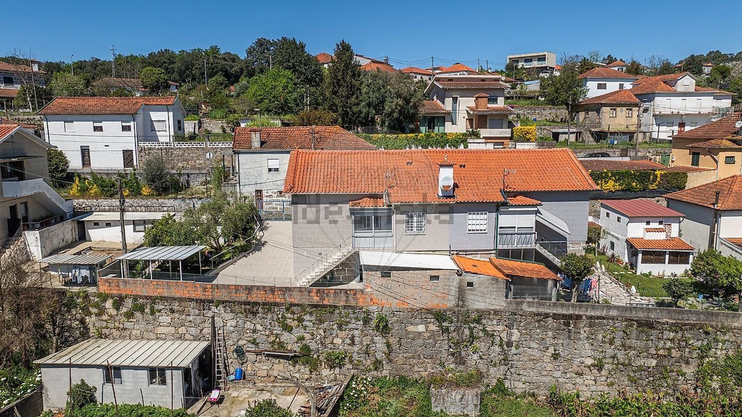 小楼房或独栋别墅出售在Rua São Miguel - 外立面