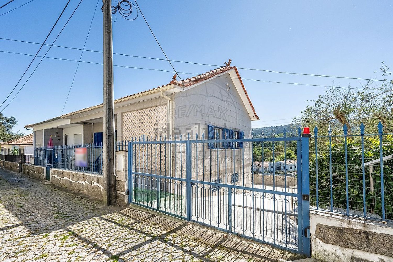 小楼房或独栋别墅出售在Rua São Miguel - 阳台