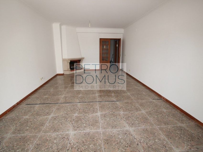 出租公寓 t3在Rua Doutor Afonso Lopes Vieira