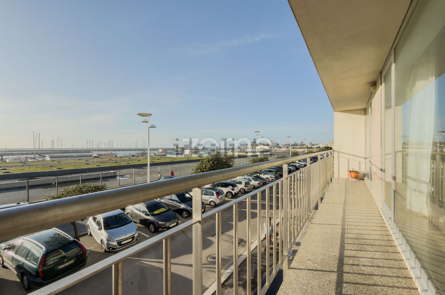 出租公寓 t3在Avenida Infante Dom Henrique, 1546 - 门廊