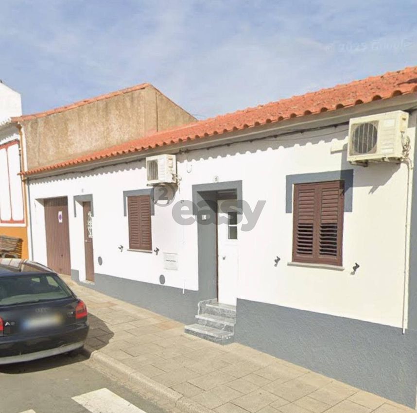 小楼房或独栋别墅出售在Rua de Santa Bárbara, 21