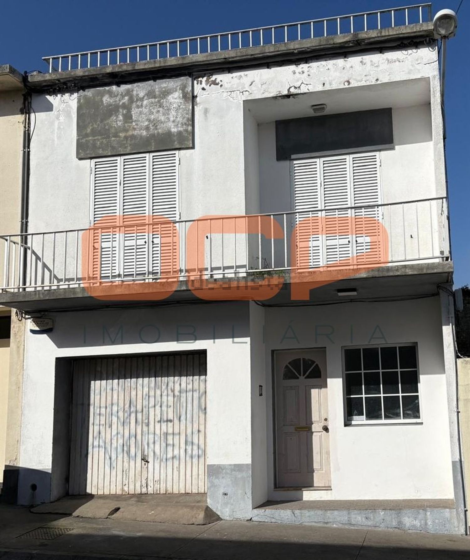 小楼房或独栋别墅出售在Rua da Ilha Terceira, 38 - 露台