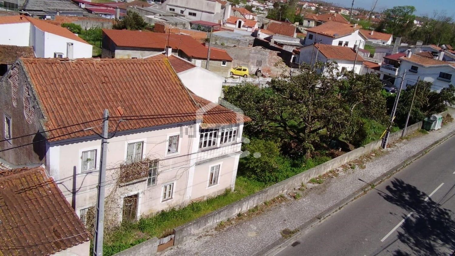 小楼房或独栋别墅出售在Cidade - 外立面