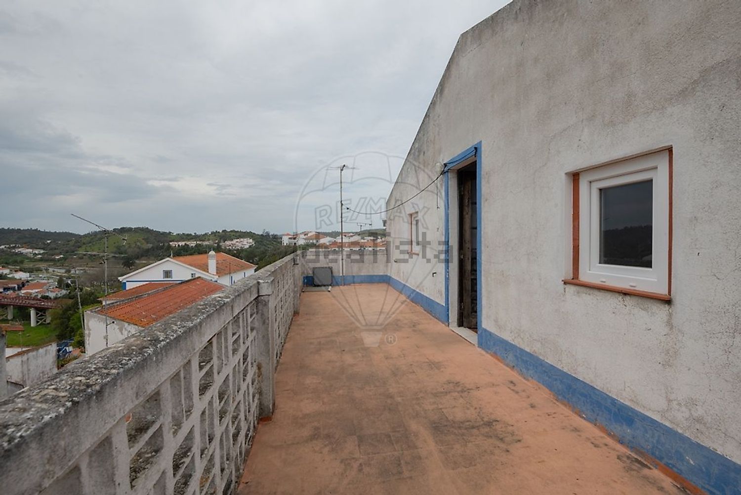 小楼房或独栋别墅出售在São Salvador e Santa Maria - 阳台