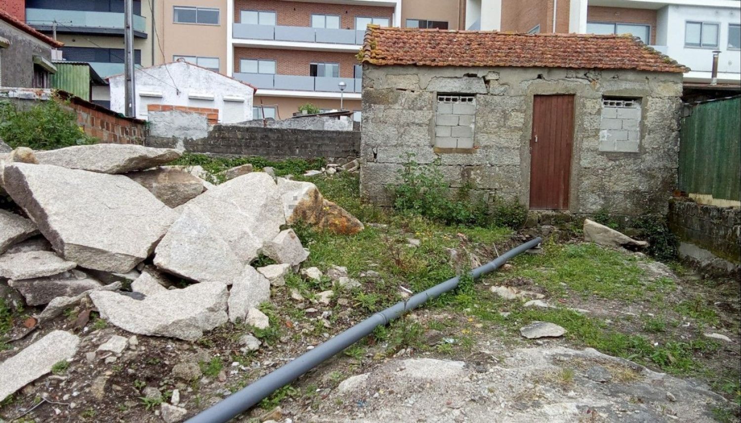 小楼房或别墅出售在Areosa - 外立面