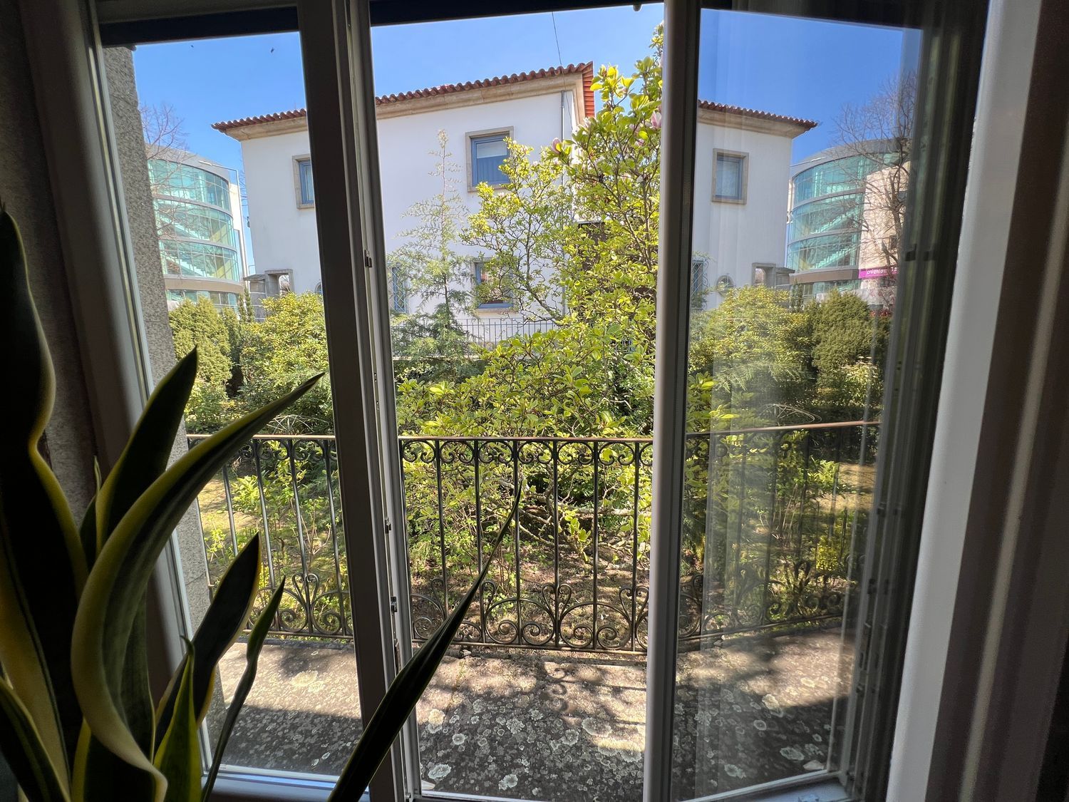 小楼房或独栋别墅出售在Vila Real - 阳台