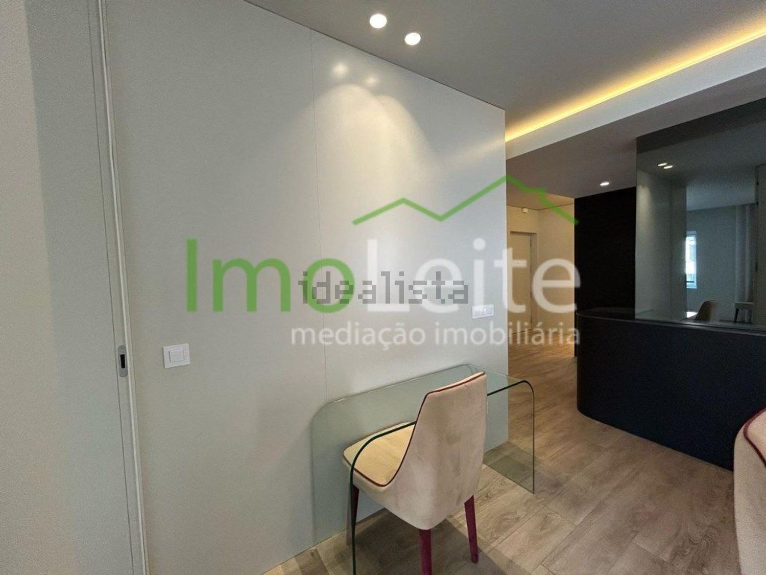 出租公寓 t2在Avenida Repatriamento dos Poveiros - 客厅