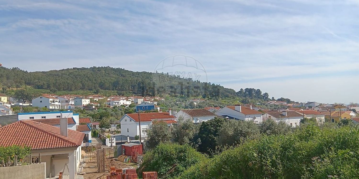小楼房或独栋别墅出售在Rua da Tapada de Cima - 视线