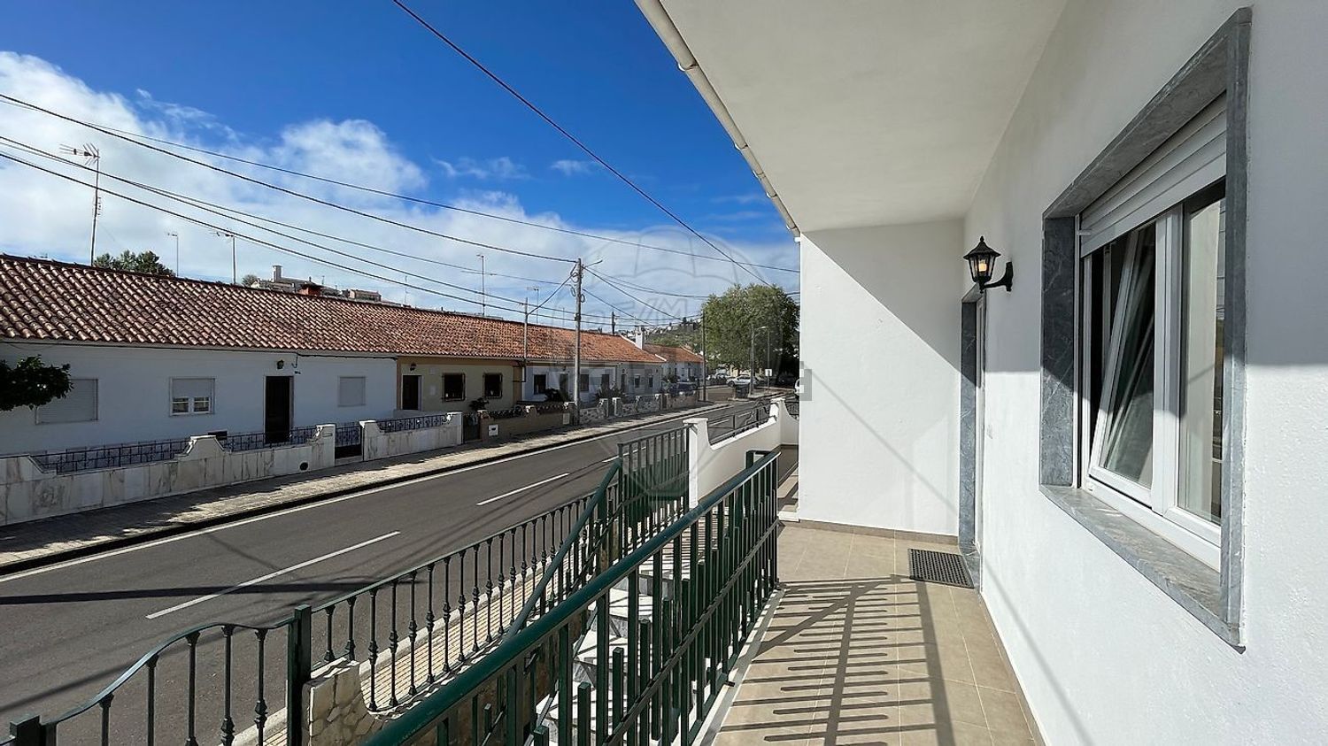 小楼房或独栋别墅出售在Estrada do Caia - 阳台