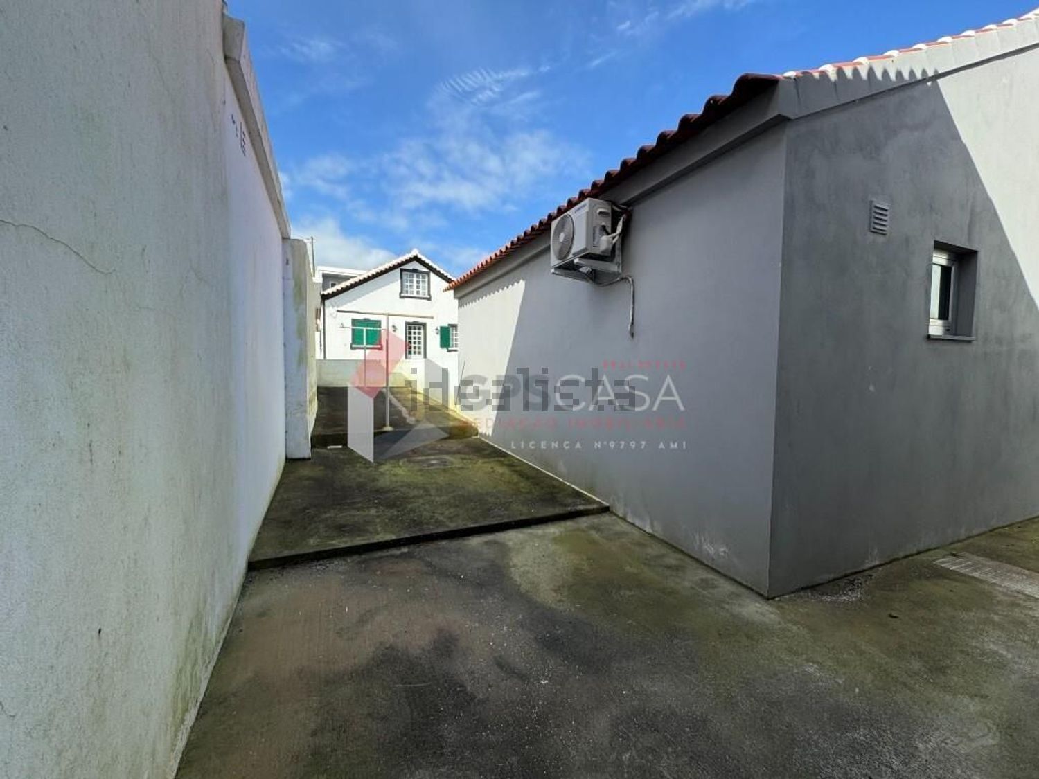 双拼别墅出售在Praia da Vitória (Santa Cruz) - 外立面