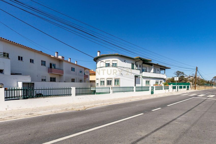 小楼房或独栋别墅出售在Rua das Cavadas, 23 b