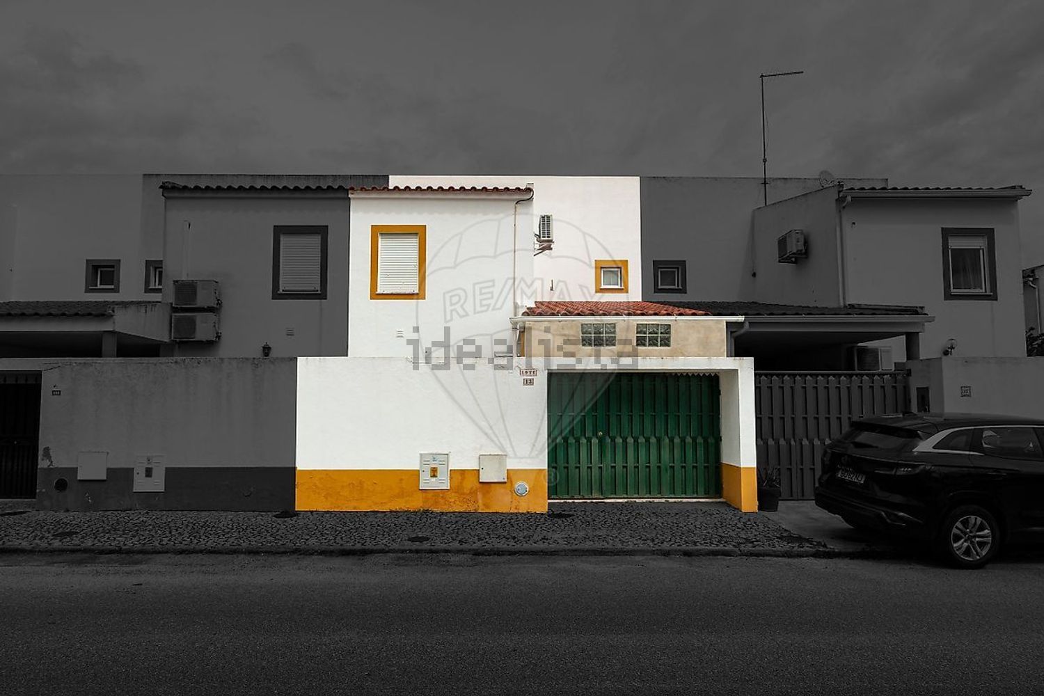 小楼房或独栋别墅出售在Praceta Manuel Américo Peres - 视线