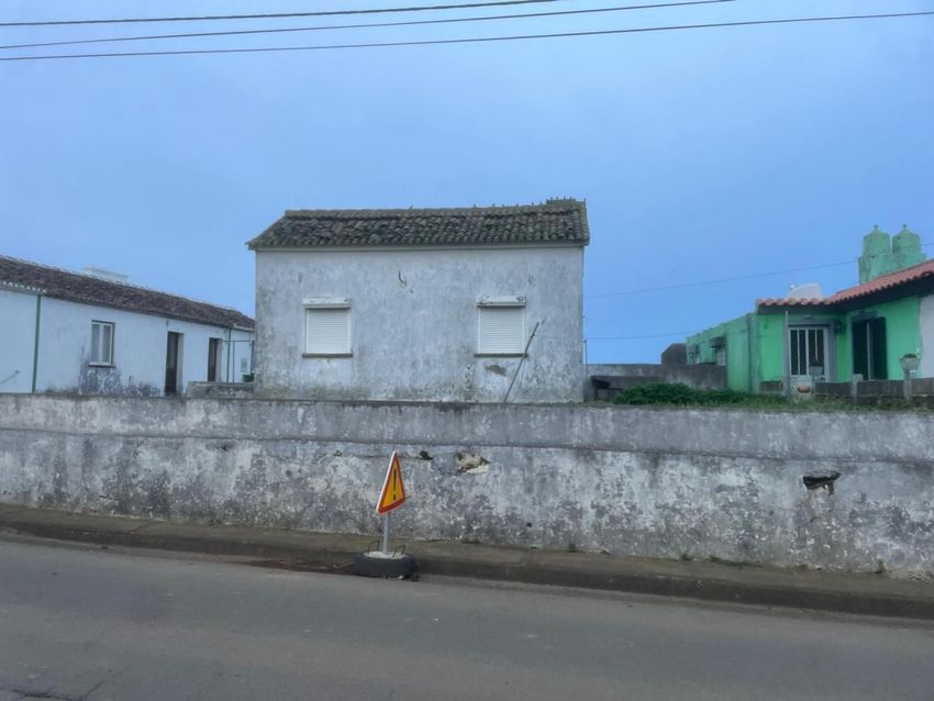 小楼房或独栋别墅出售在Praia da Vitória (Santa Cruz)