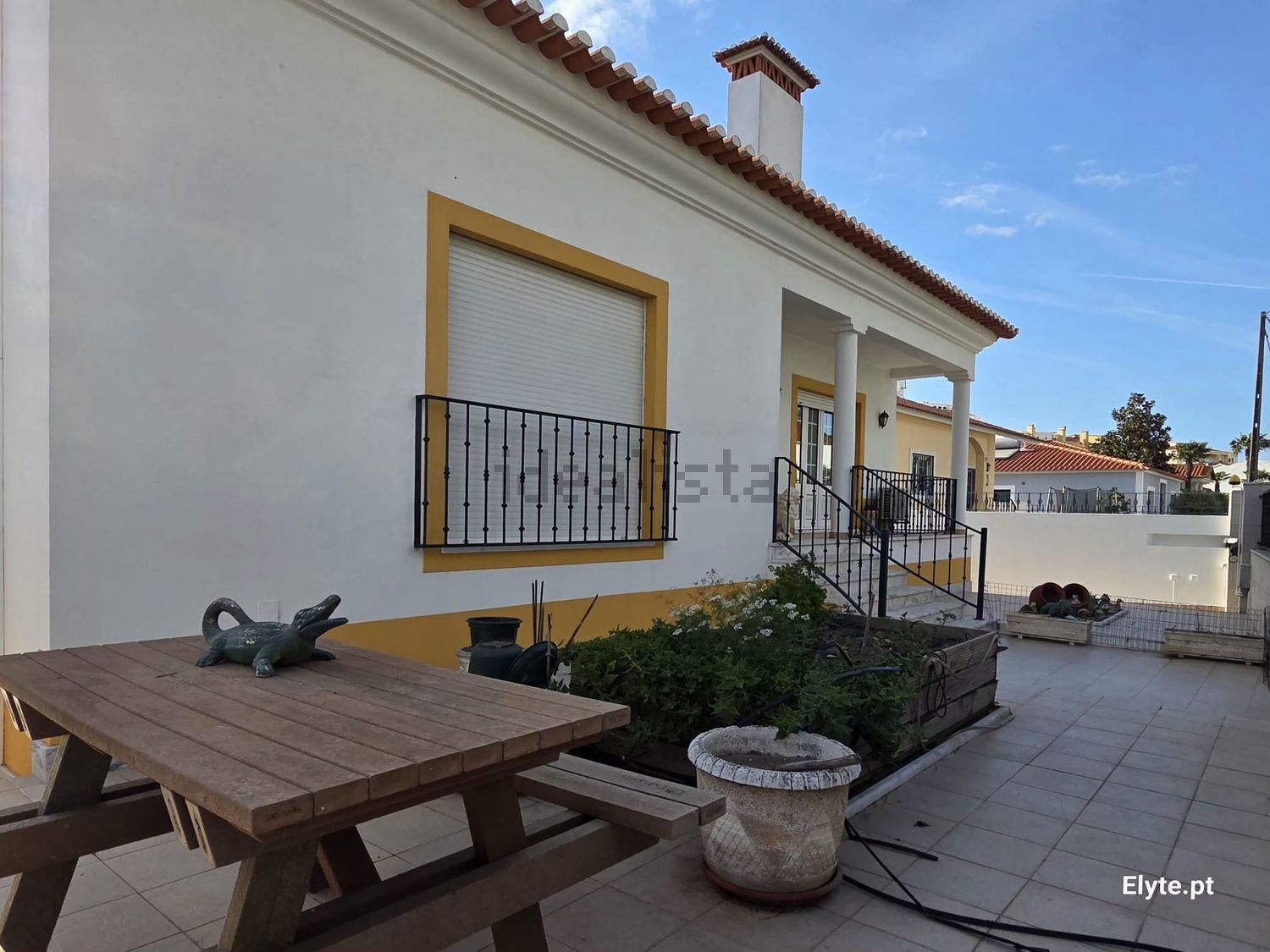 小楼房或独栋别墅出售在Rua Vasco da Gama - 外立面