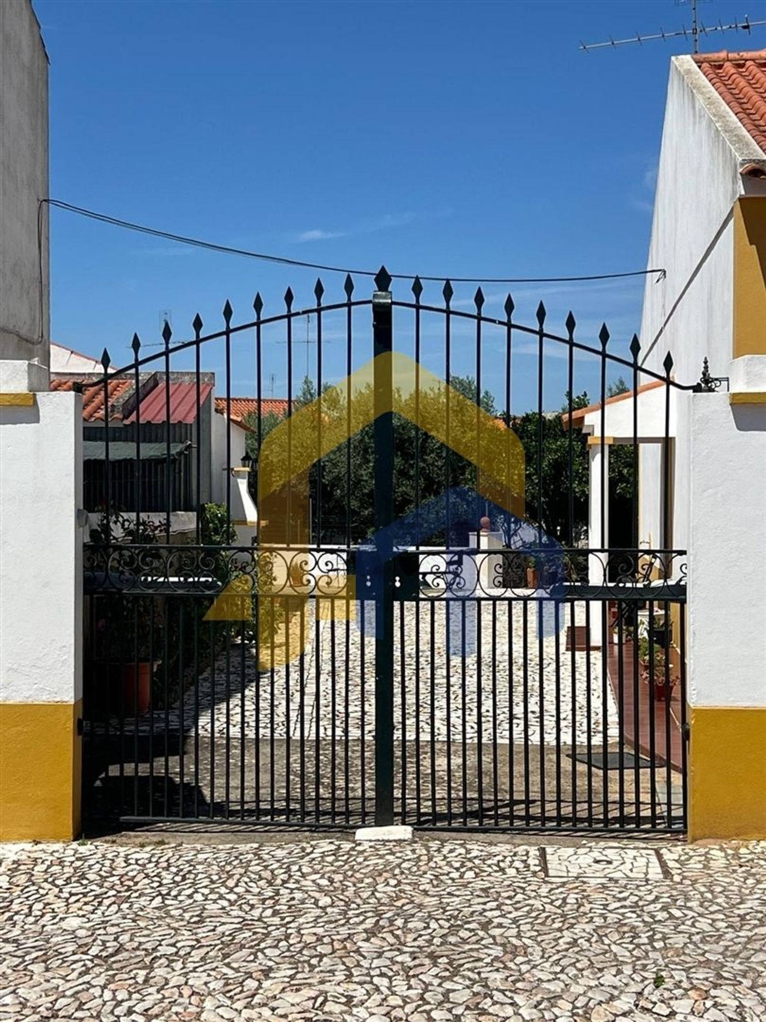 小楼房或独栋别墅出售在Santa Maria e Santo André - 照片