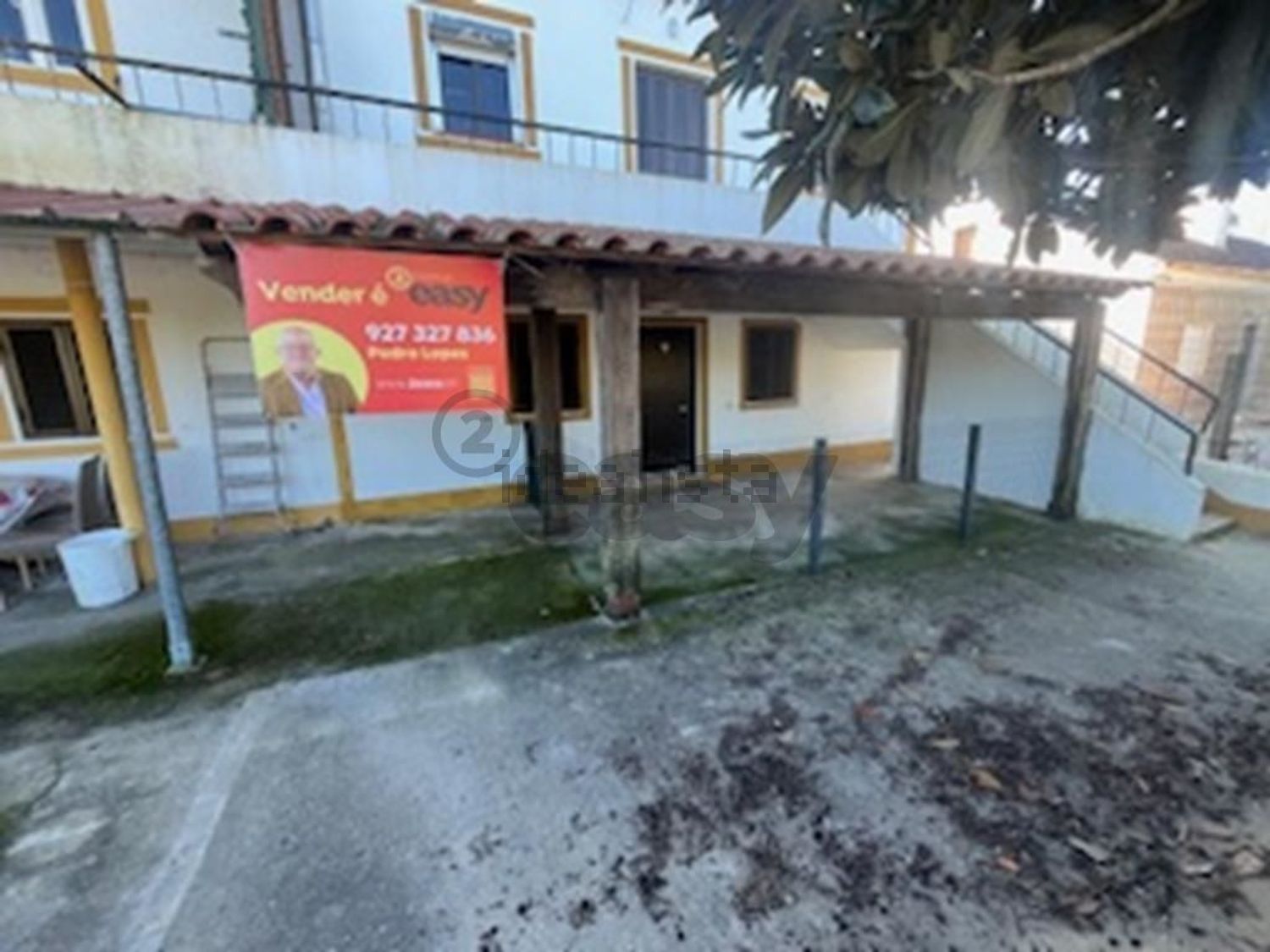 小楼房出售在Largo Professor Doutor Banha de Andrade, 9 - 外立面