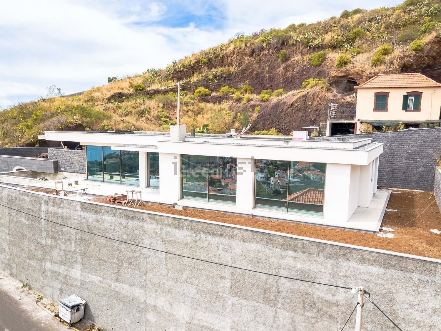 小楼房或别墅出售在Ribeira Brava - 游泳池