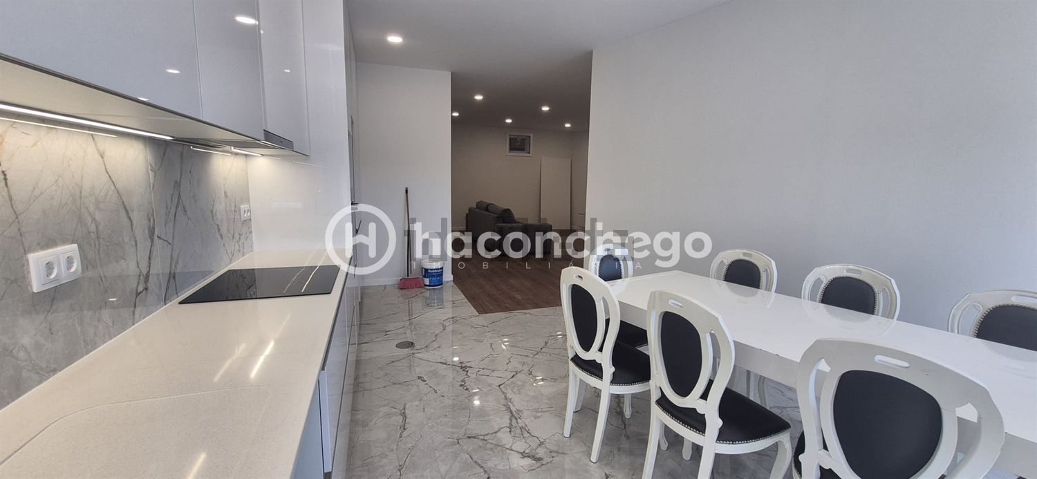 出租公寓 t2在Rua Frei Pedro de Poiares, 63 f - 客厅