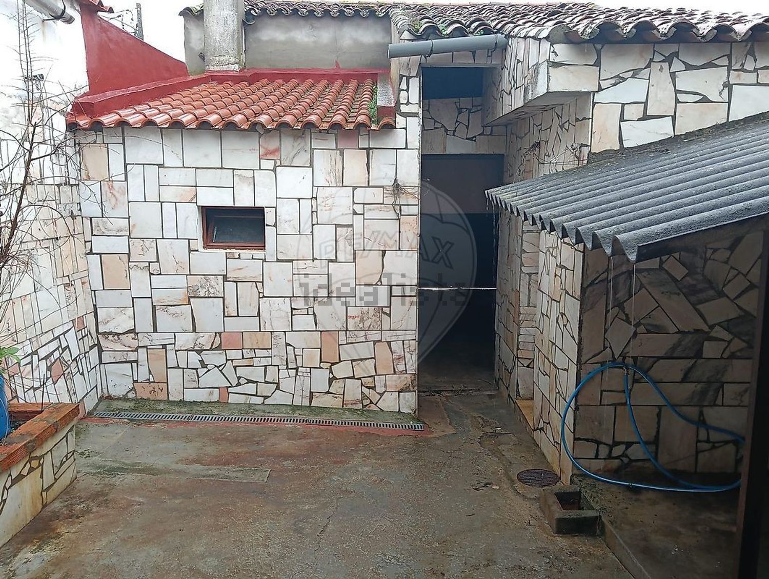 小楼房或独栋别墅出售在Rua da Coutada - 外立面