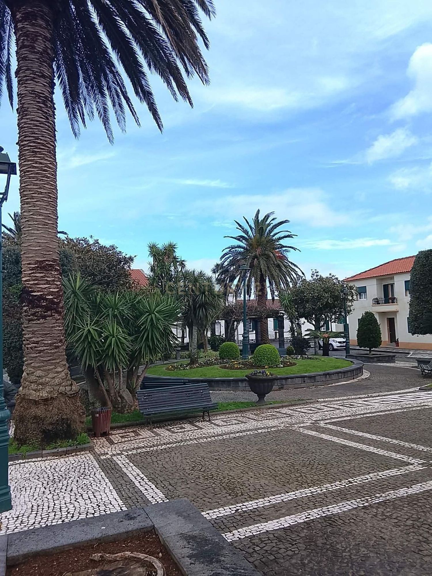 小楼房或独栋别墅出售在Rua Francisco Raposo Oliveira, 10 - 外立面