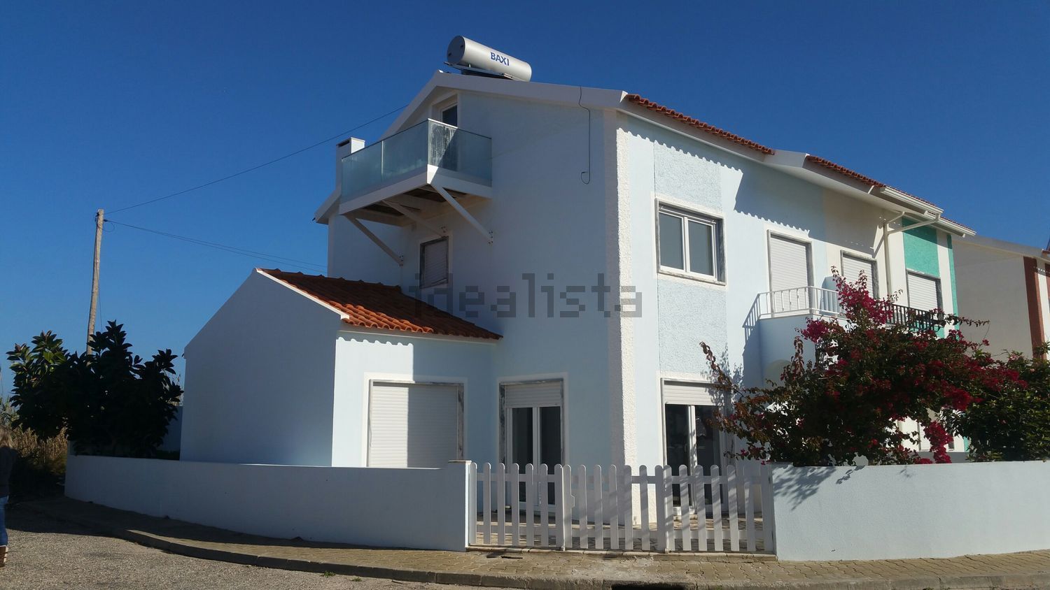 出租小楼房或独栋别墅在Rua Amigos do Baleal, 46 - 外立面