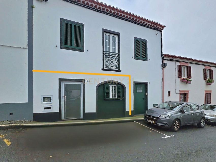 公寓 t2出售在Rua de Almeida Garrett Insigne Escritor, 40 a
