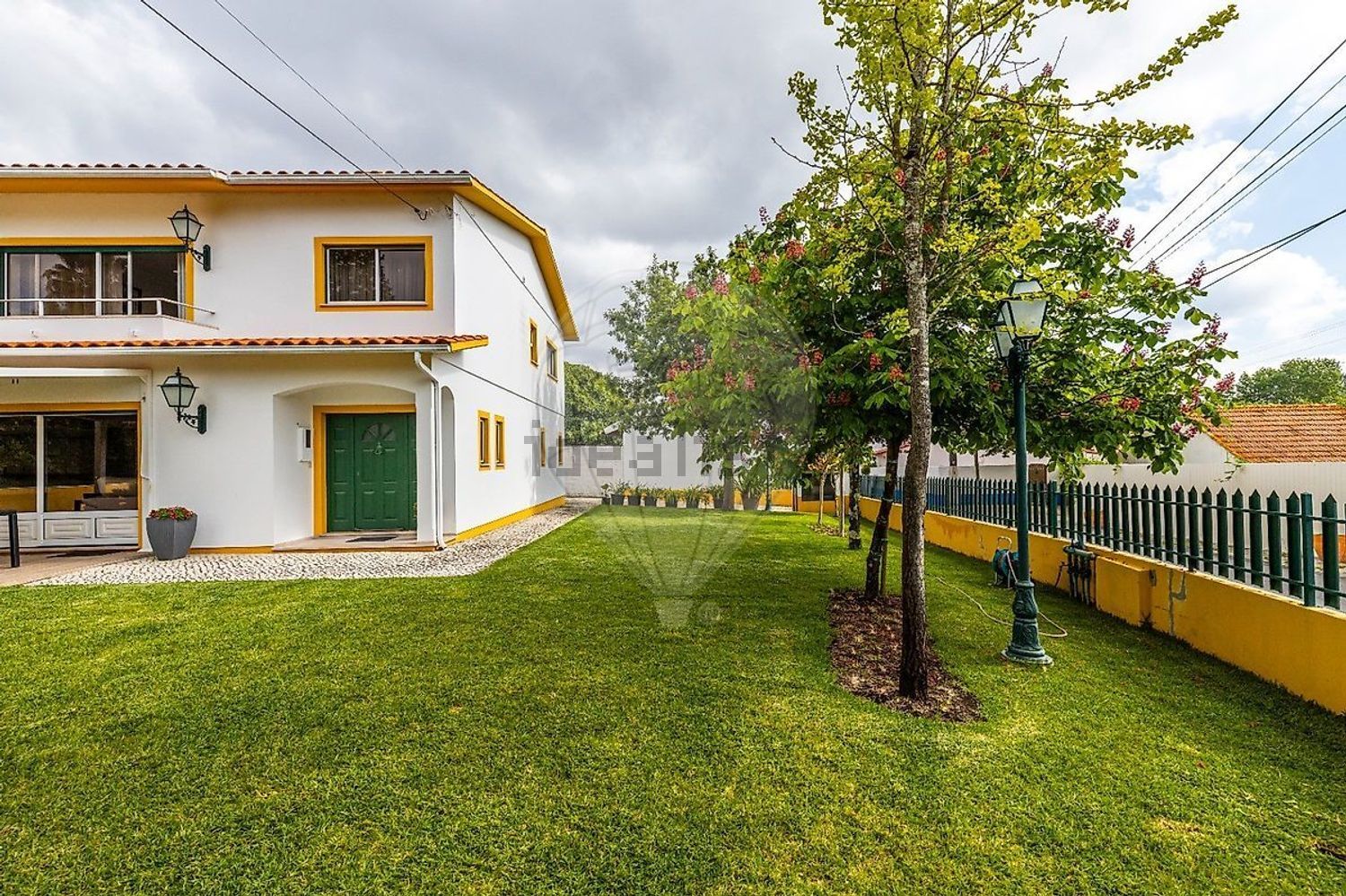 小楼房或独栋别墅出售在Rua 45 - 外立面