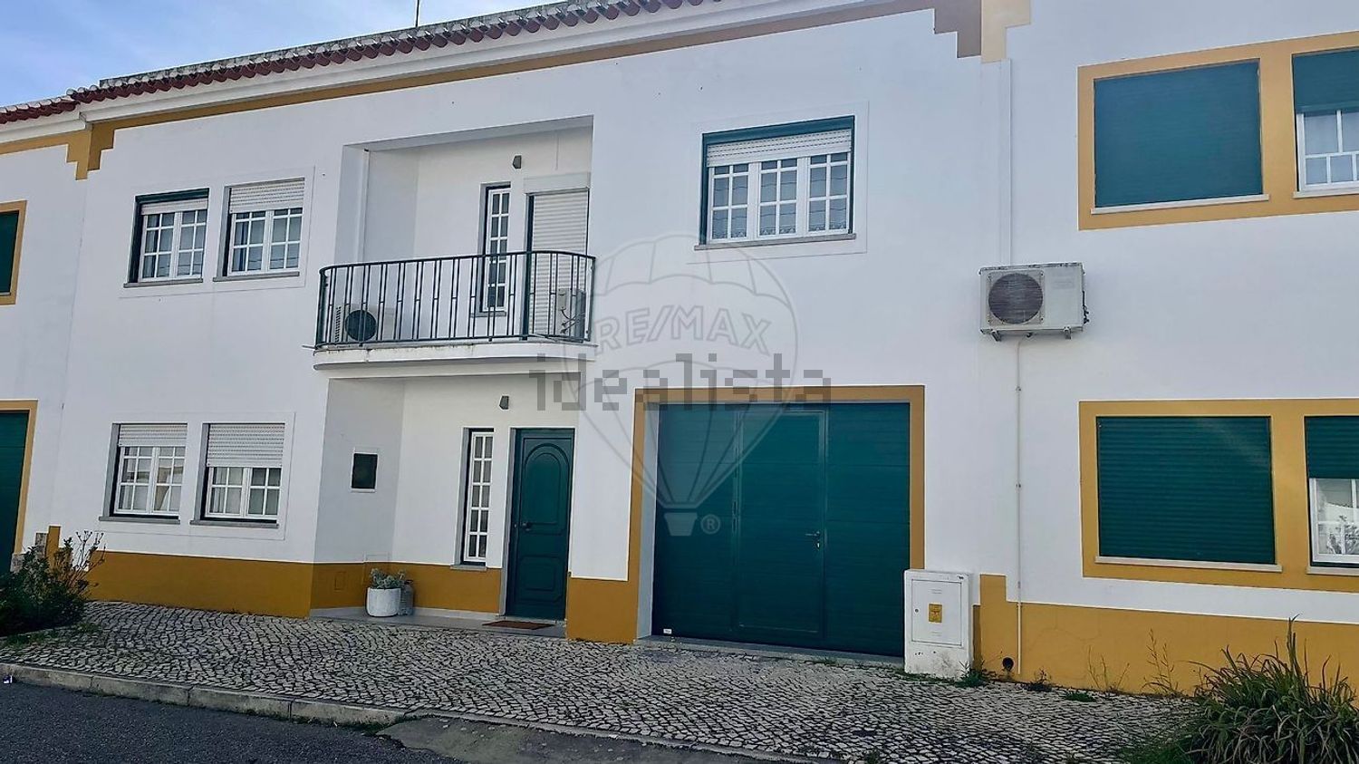 小楼房或独栋别墅出售在Rua de São Pedro - 外立面
