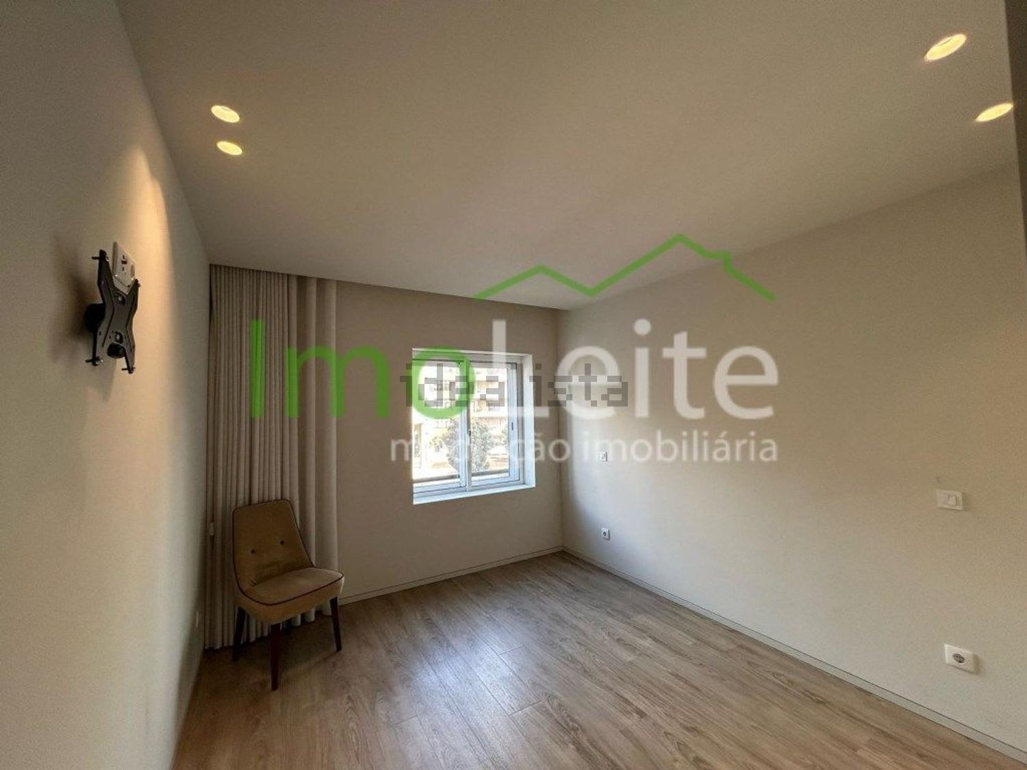 出租公寓 t2在Avenida Repatriamento dos Poveiros - 卧室