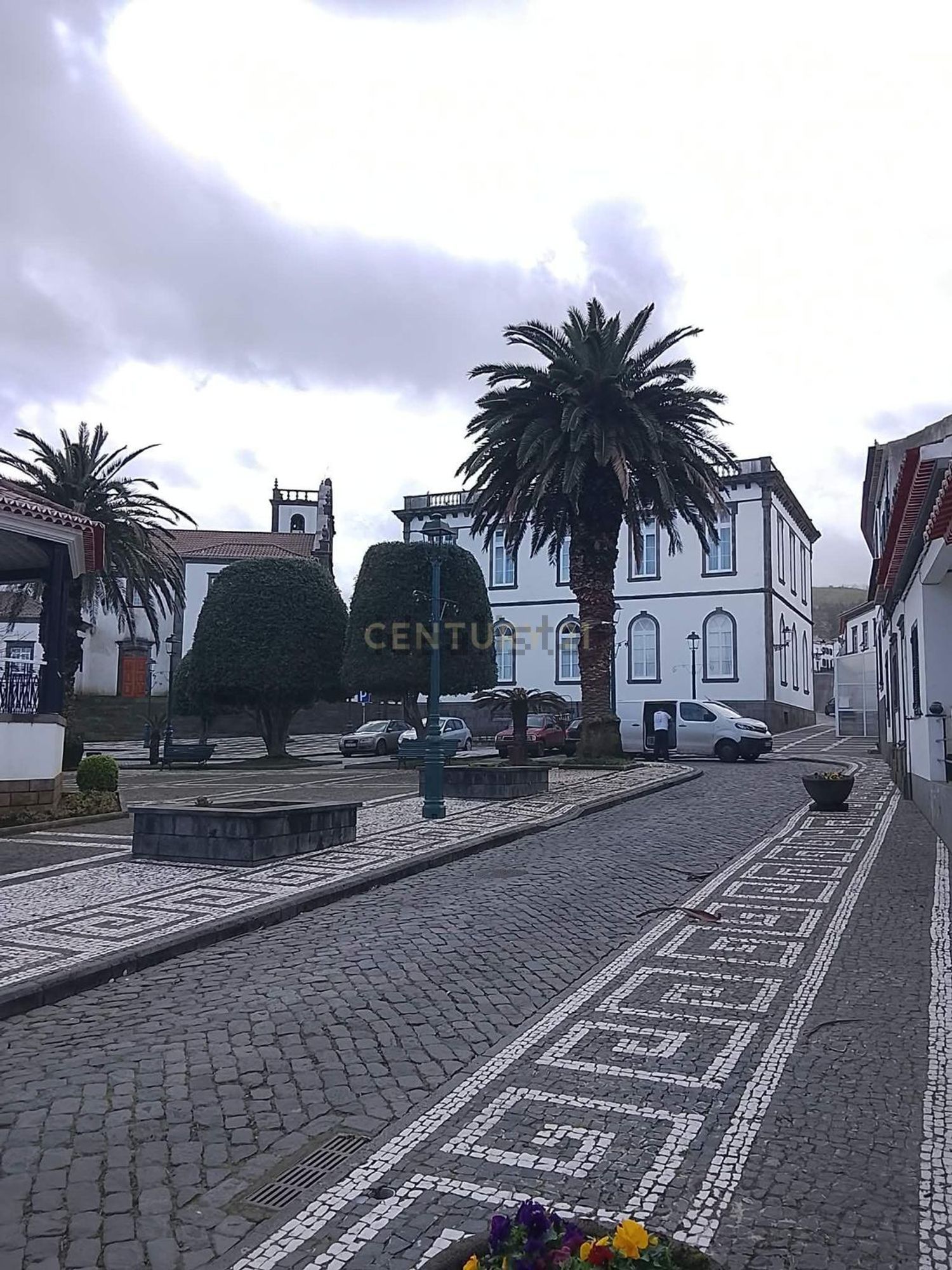 小楼房或独栋别墅出售在Rua Francisco Raposo Oliveira, 10 - 外立面