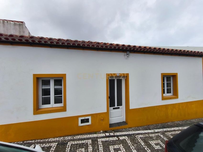 小楼房或独栋别墅出售在Rua Francisco Raposo Oliveira, 10