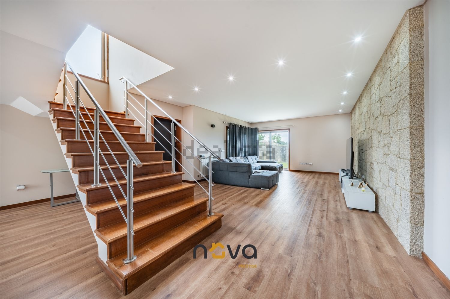 小楼房或独栋别墅出售在Travessa b da Urb. da Algot, 59 - 前厅