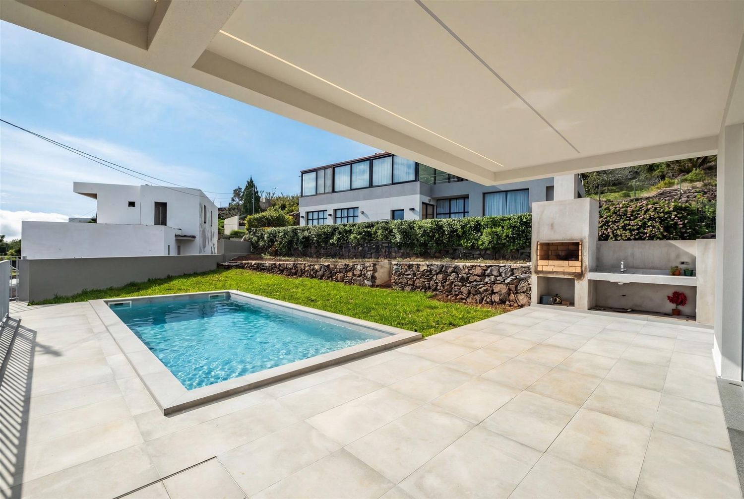 小楼房或独栋别墅出售在Caniço - 游泳池