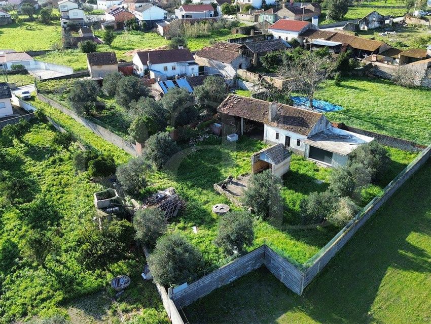 小楼房或独栋别墅出售在Travessa da Eira Nova
