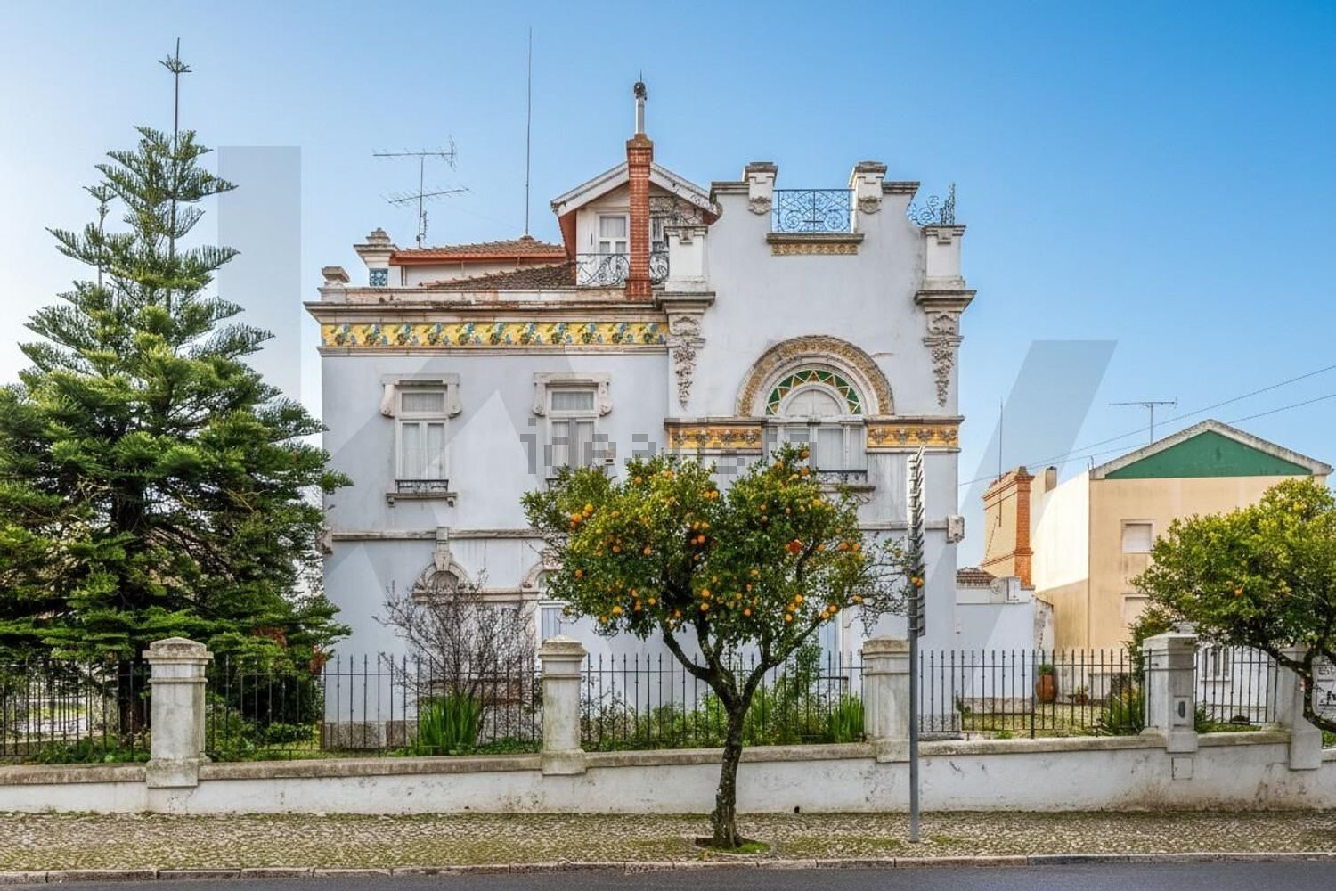 宫殿出售在Avenida 25 de Abril s/n - 照片