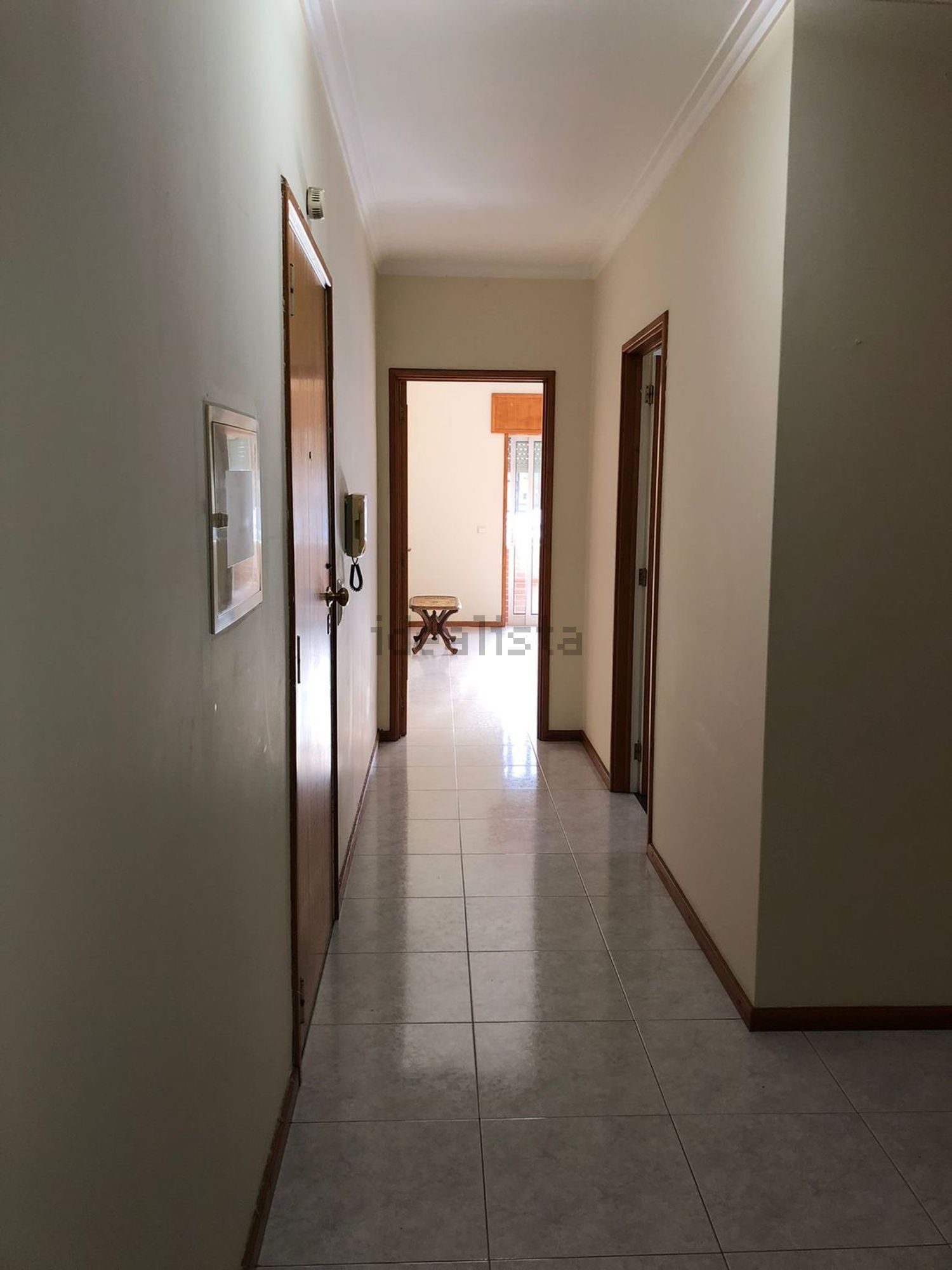 出租小楼房在Rua Doutor José Júlio Vieira Ramos, 85 - 过道