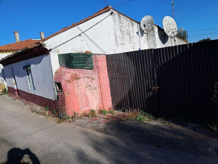 小楼房或独栋别墅出售在Rua de Santo António