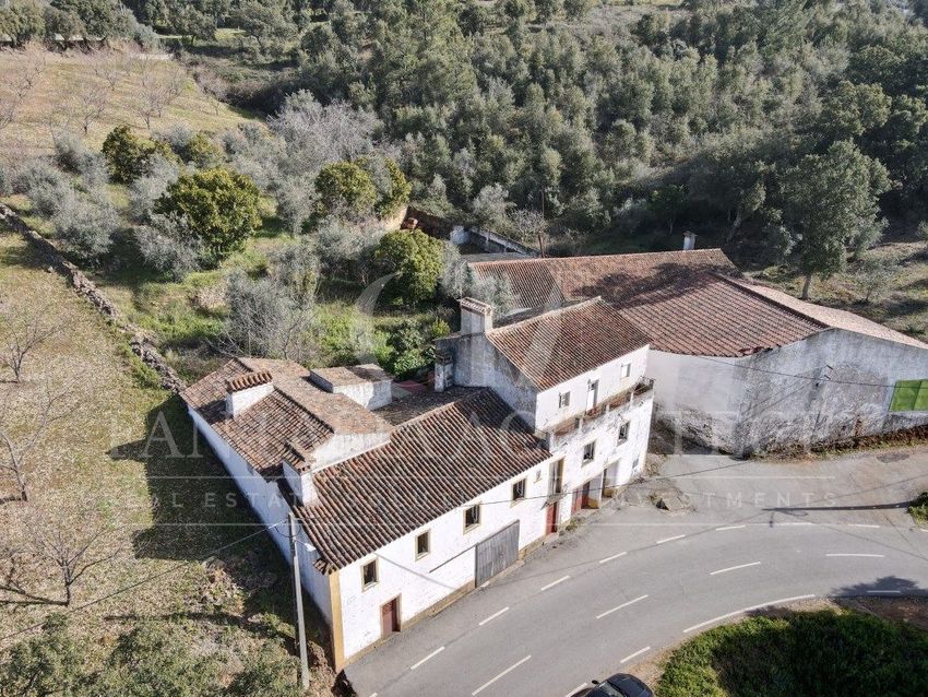 小楼房或独栋别墅出售在Reguengo e São Julião