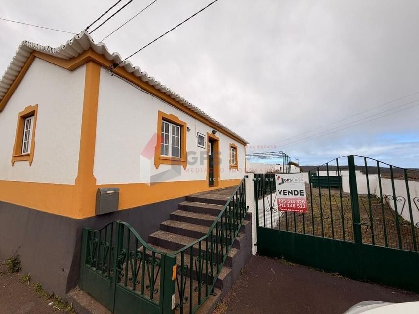 小楼房或别墅出售在Praia da Vitória (Santa Cruz)