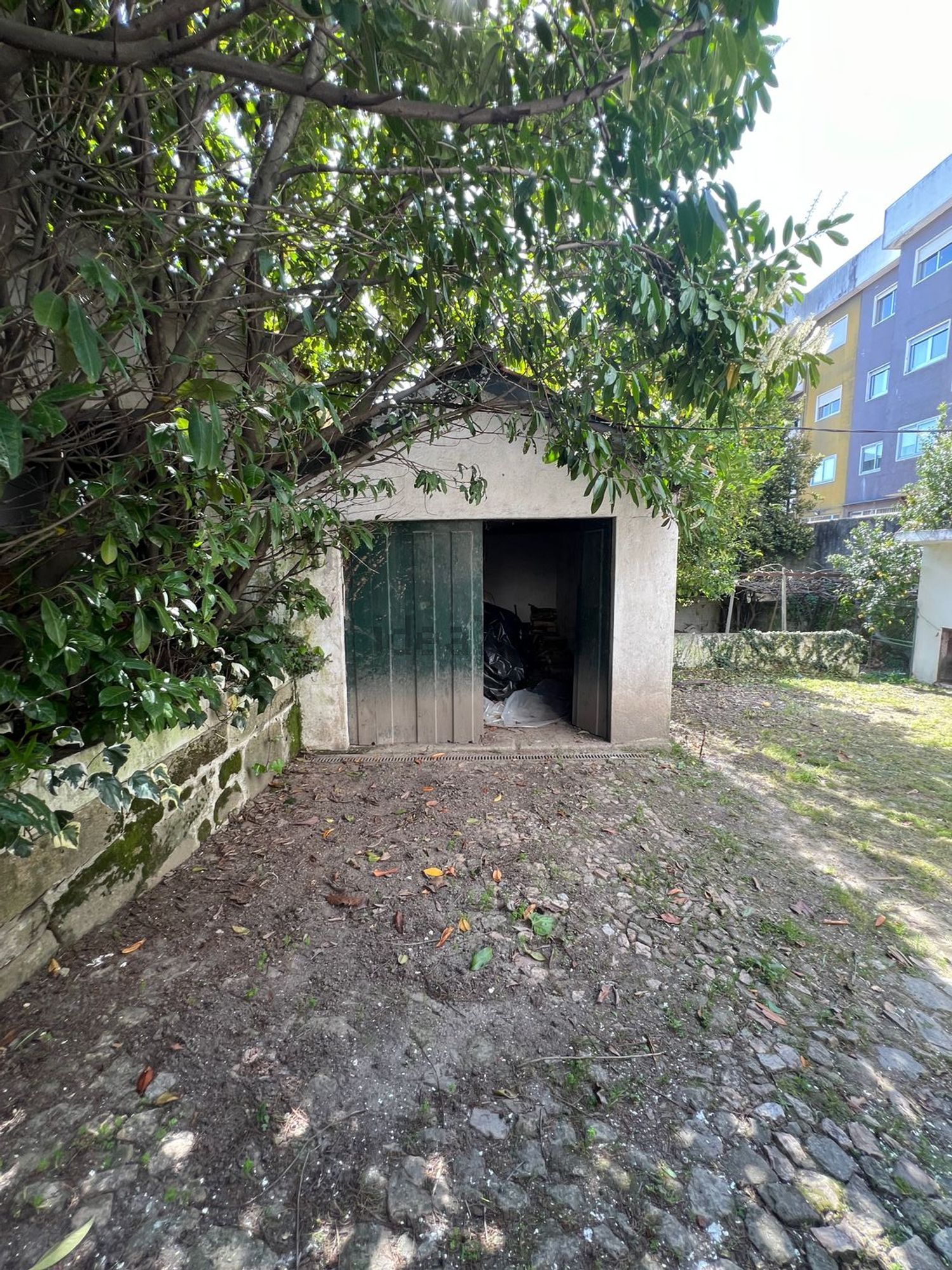 小楼房或独栋别墅出售在Vila Real - 花园