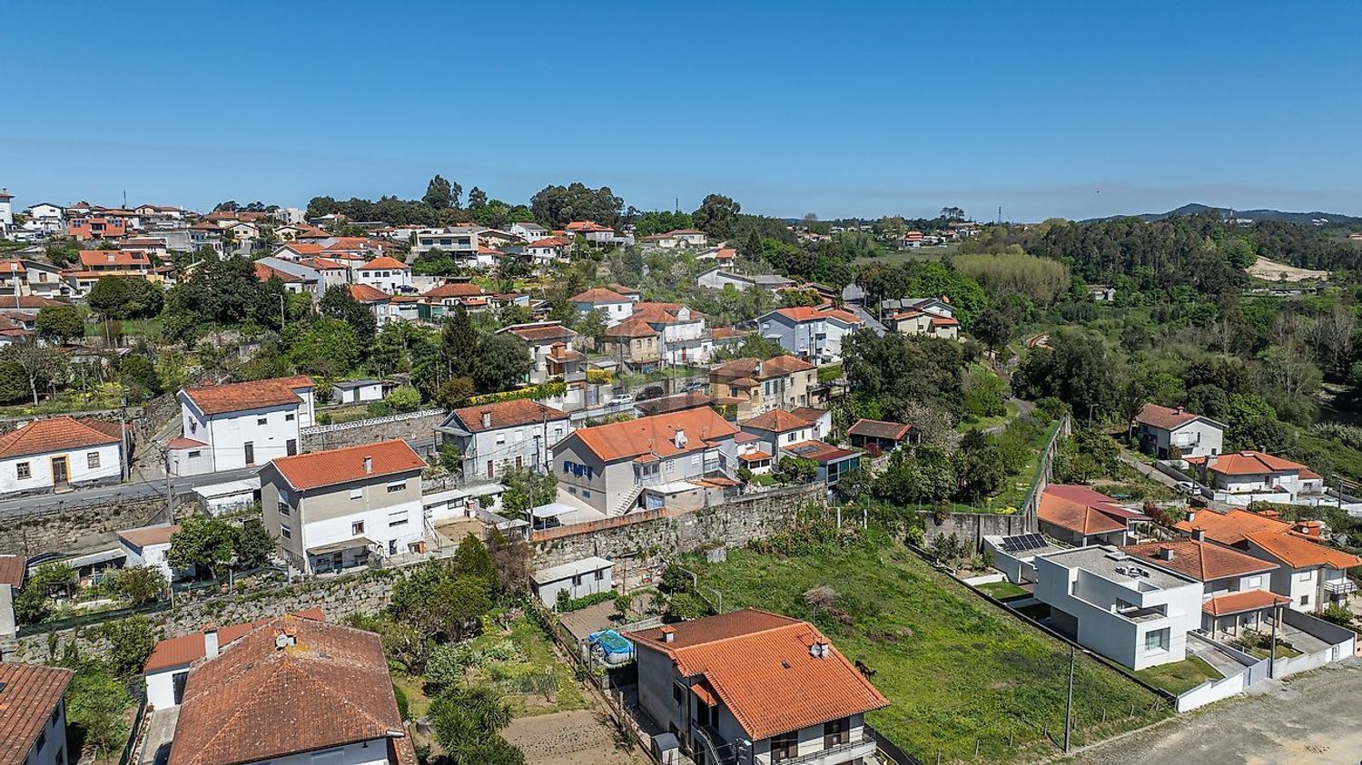 小楼房或独栋别墅出售在Rua São Miguel - 照片
