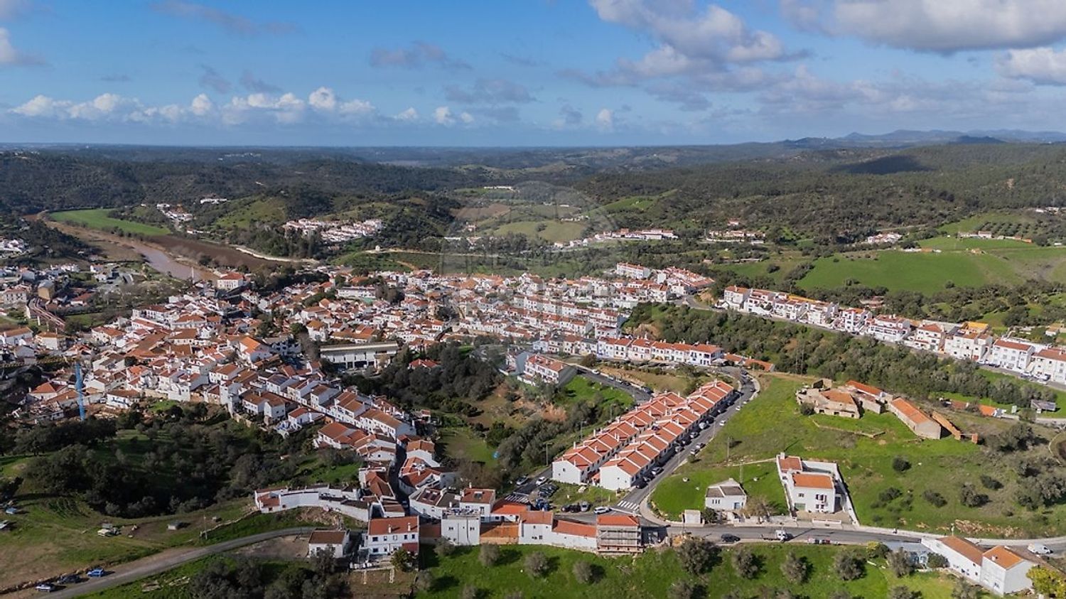 小楼房或独栋别墅出售在Rua C. Guilherme Gomes Fernandes - 视线