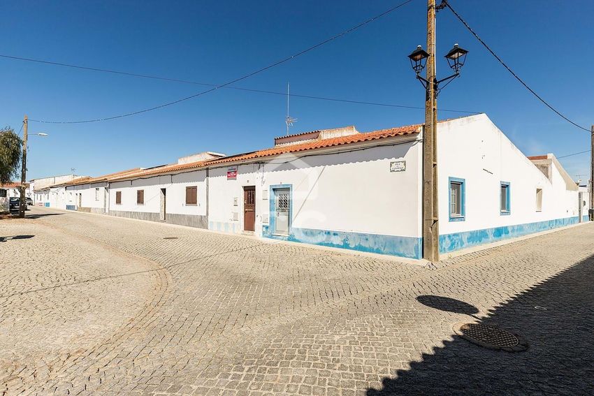小楼房或独栋别墅出售在Rua de São Lourenço, 23