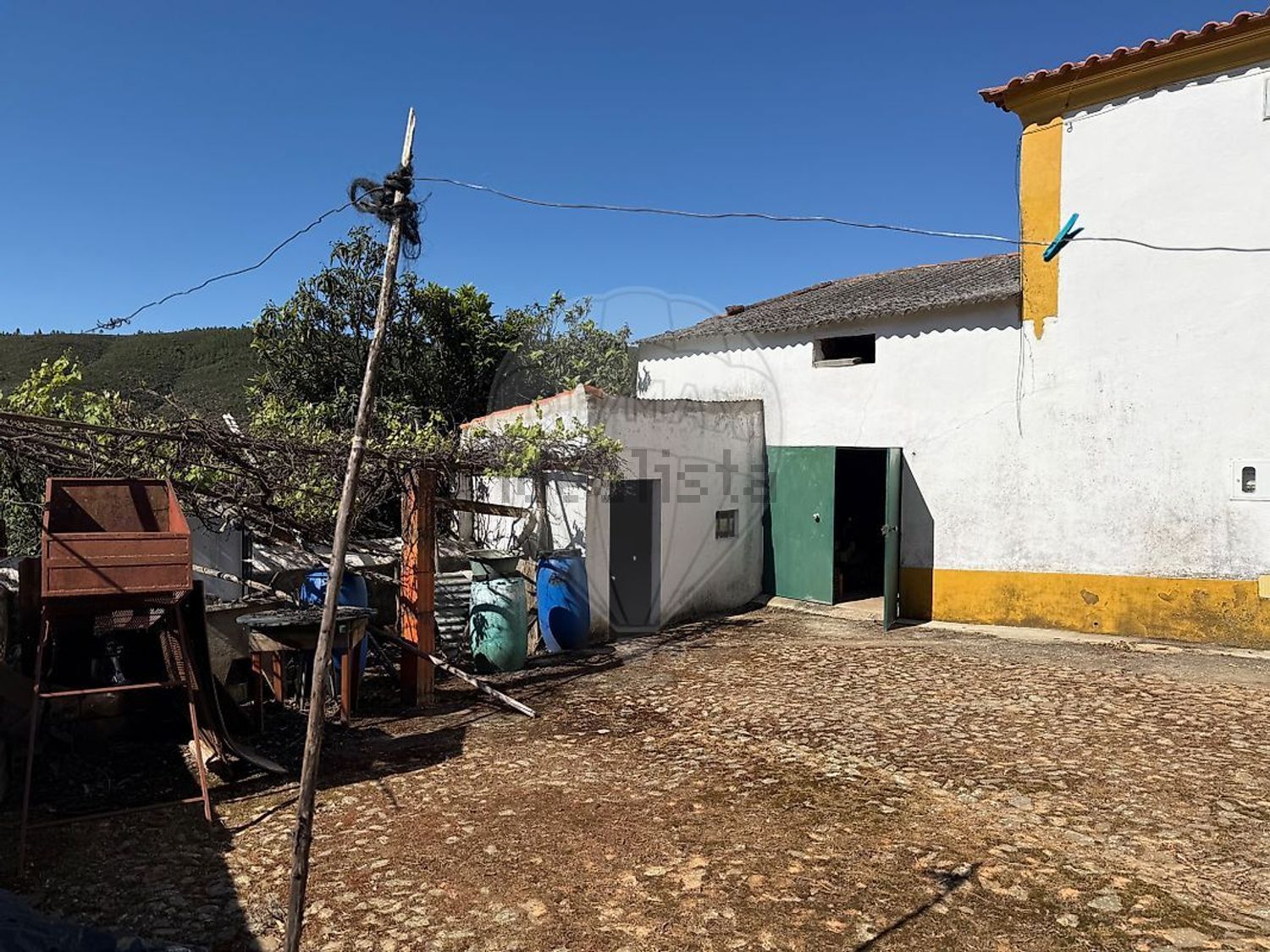 小楼房或独栋别墅出售在Estrada Sem Nome - 外立面
