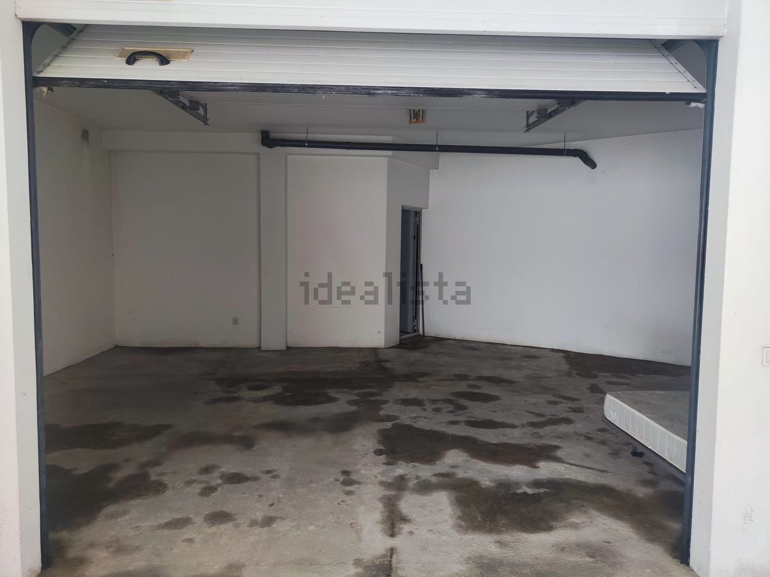 双拼别墅出售在Rua Vila Real de Santo António, 45 - 停车位