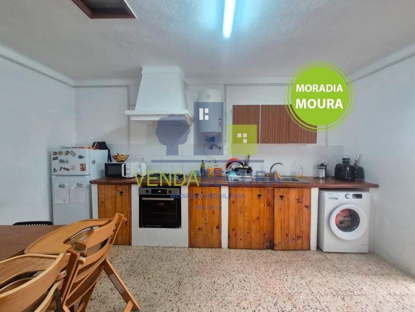 小楼房或别墅出售在Moura e Santo Amador