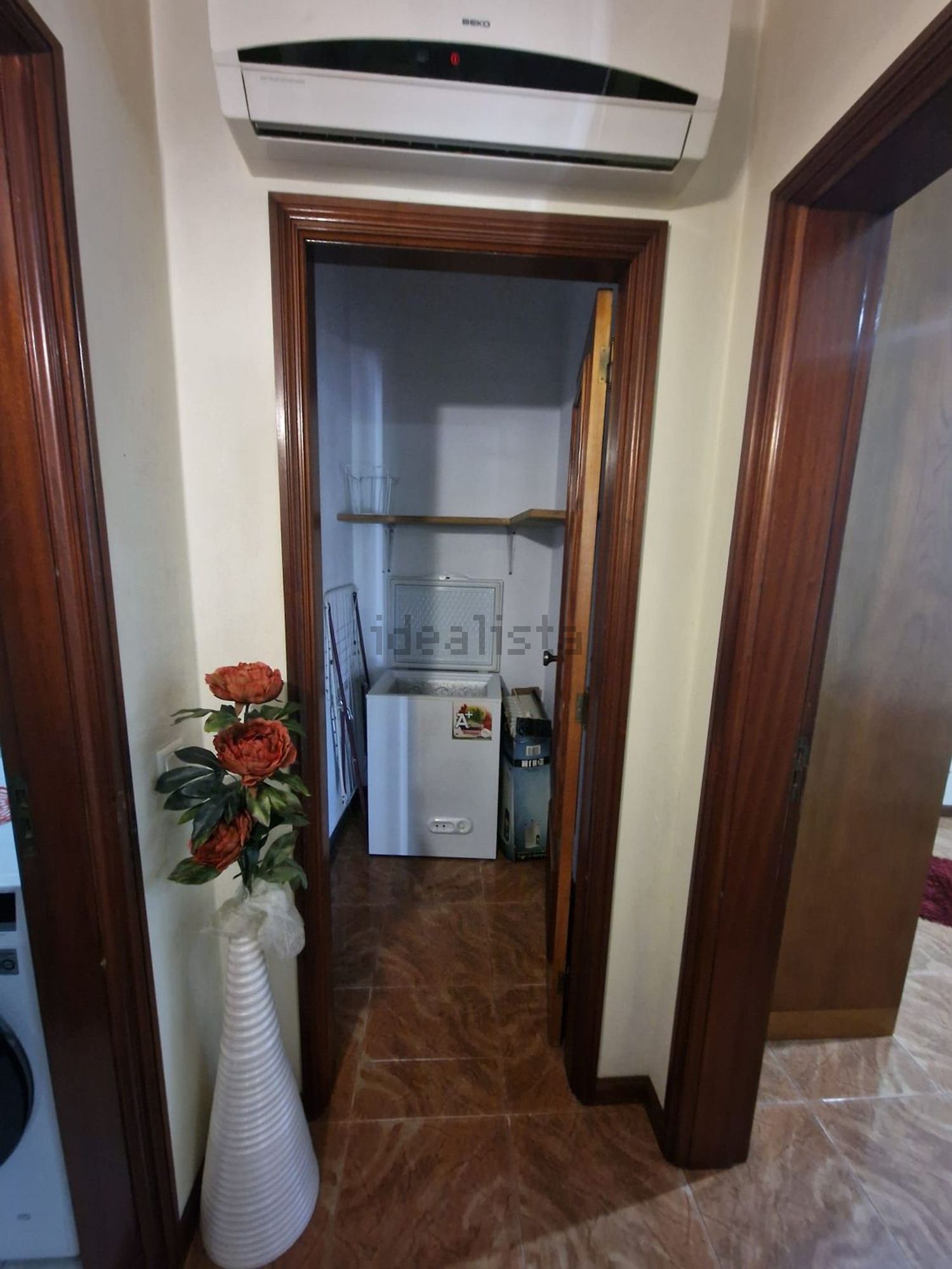 出租小楼房或独栋别墅在Rua do Buracão, 77 - 过道