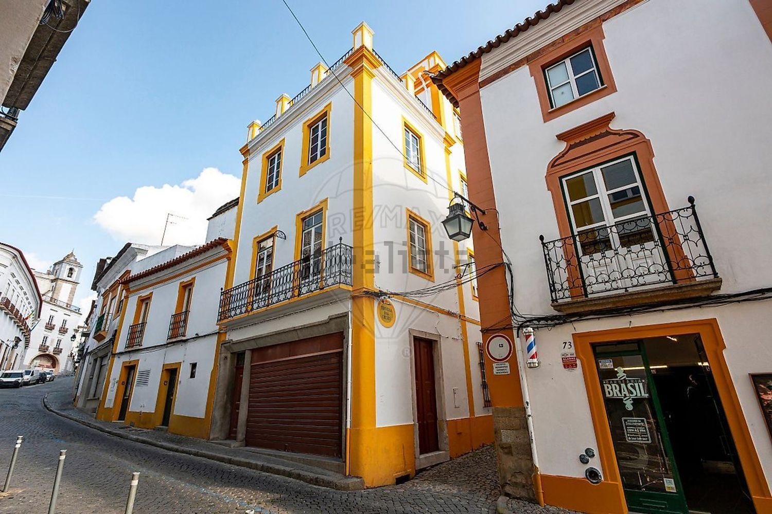 小楼房或独栋别墅出售在Rua de Serpa Pinto - 视线