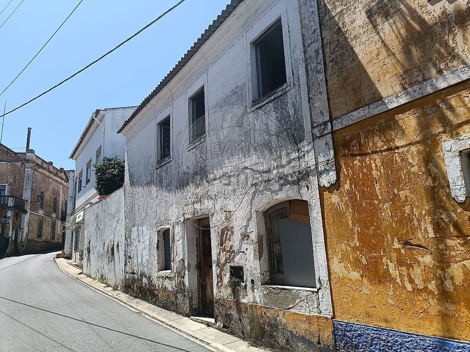 小楼房或独栋别墅出售在Rua da Misericórdia - 外立面